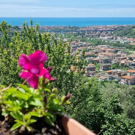 Bed & Breakfast La Terrazza Sui Fieschi 3*